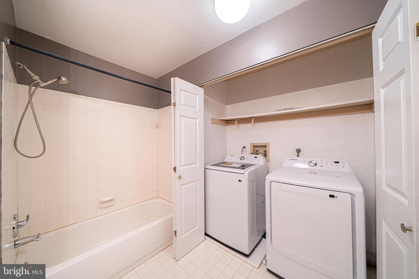 1404 Weatherstone Dr Property Photo 23