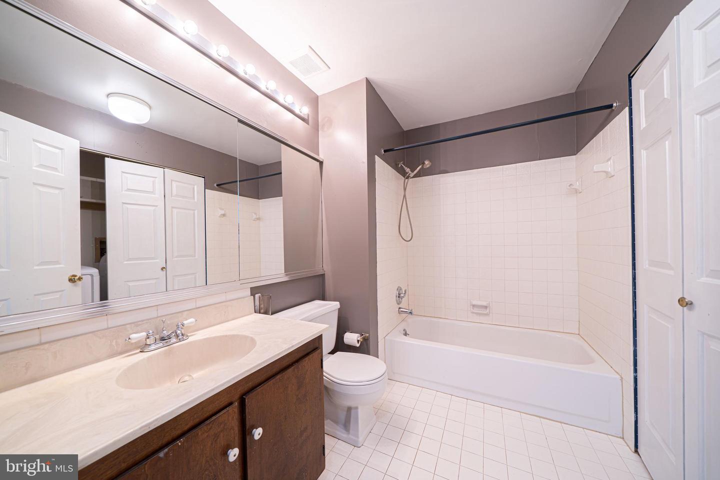 1404 Weatherstone Dr Property Photo 24