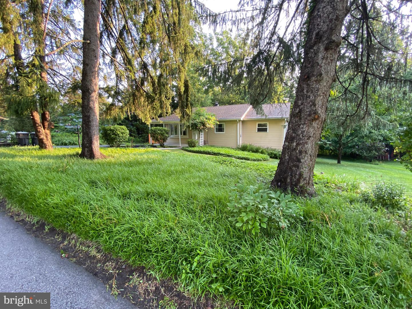 5 Lantern Ln Property Photo 2