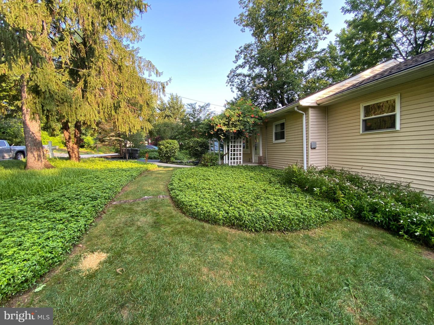 5 Lantern Ln Property Photo 7