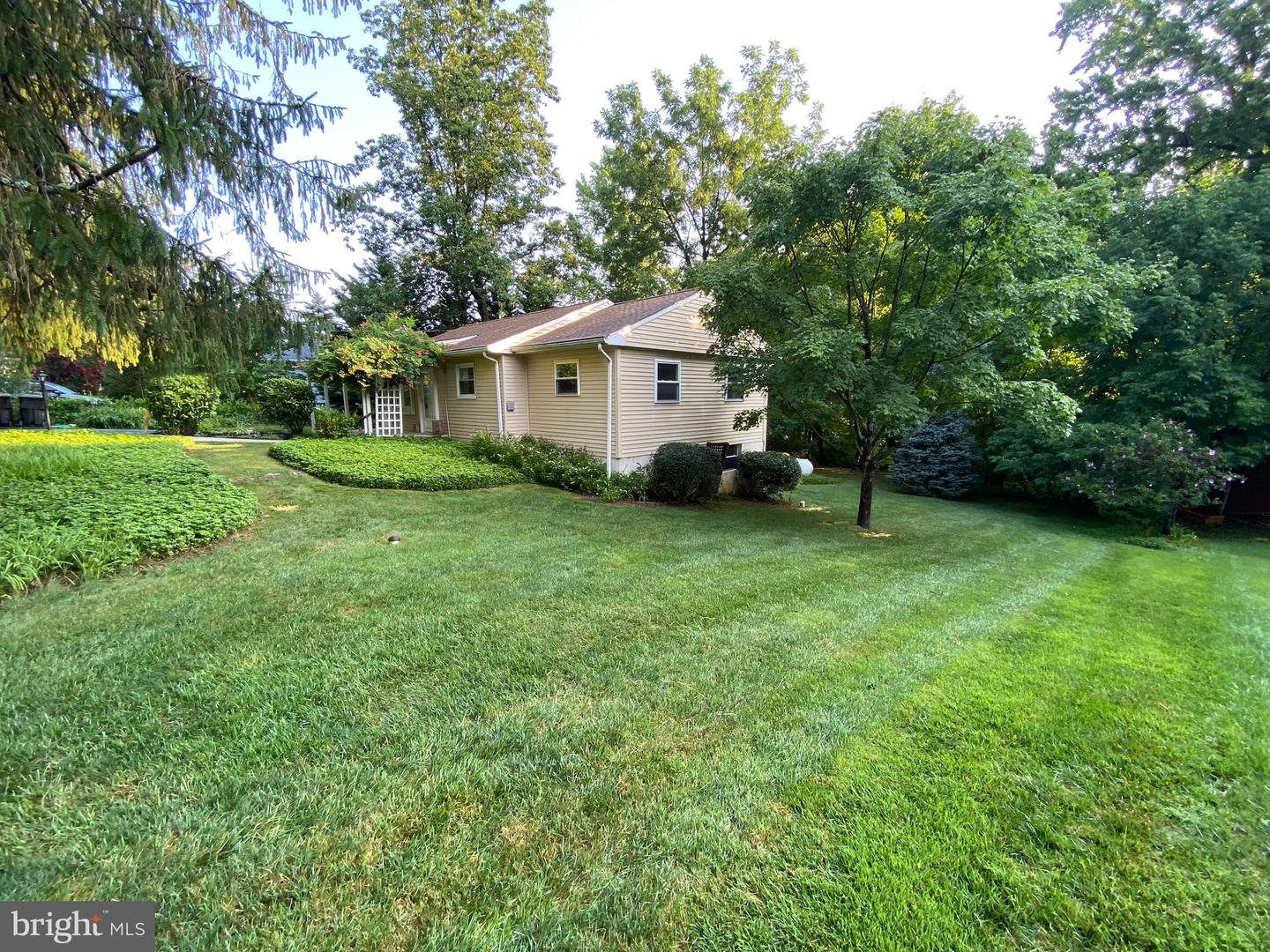 5 Lantern Ln Property Photo 8