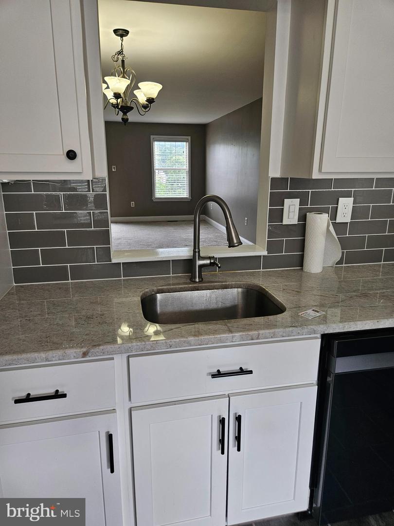 249 Thia Ct Property Photo 6