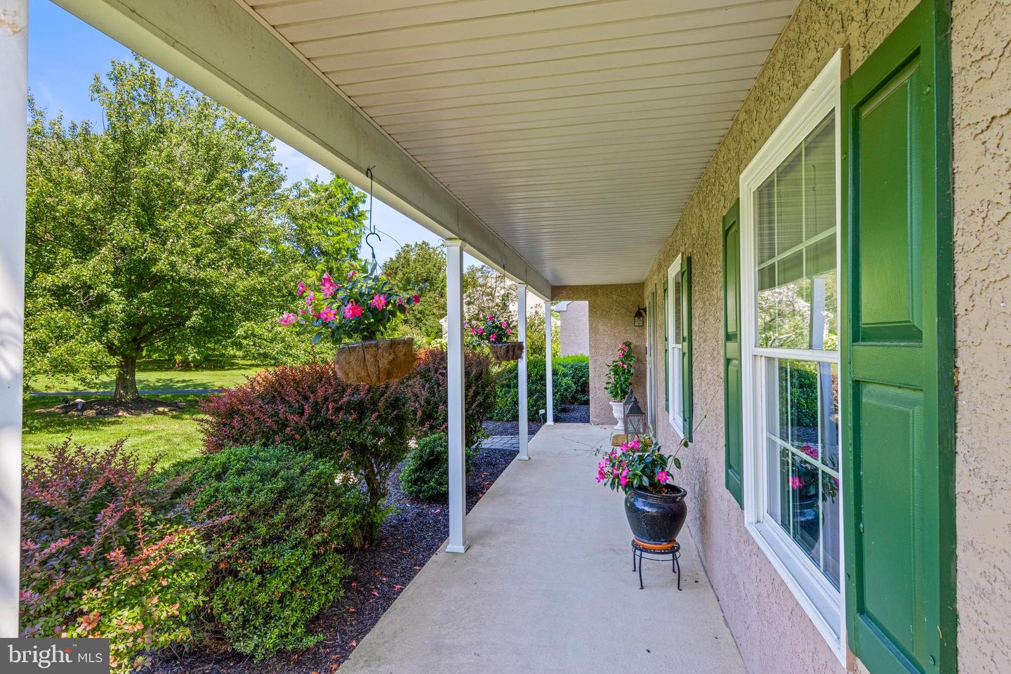 6 E Hunter Creek Ln Property Photo 8
