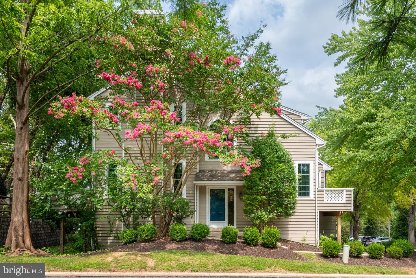 53 Cabot Dr Property Photo 1