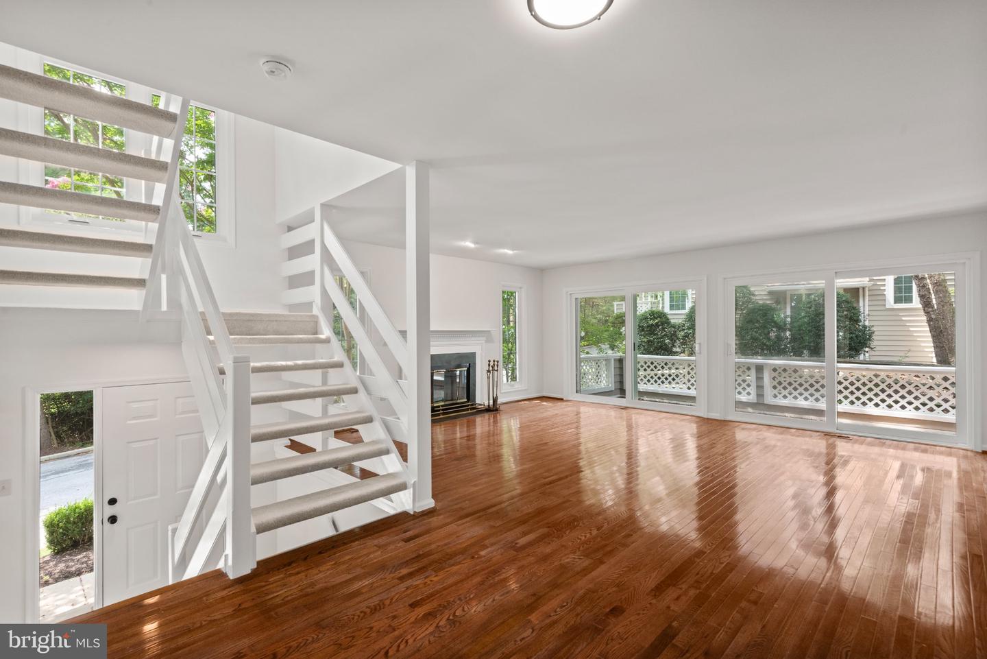 53 Cabot Dr Property Photo 3