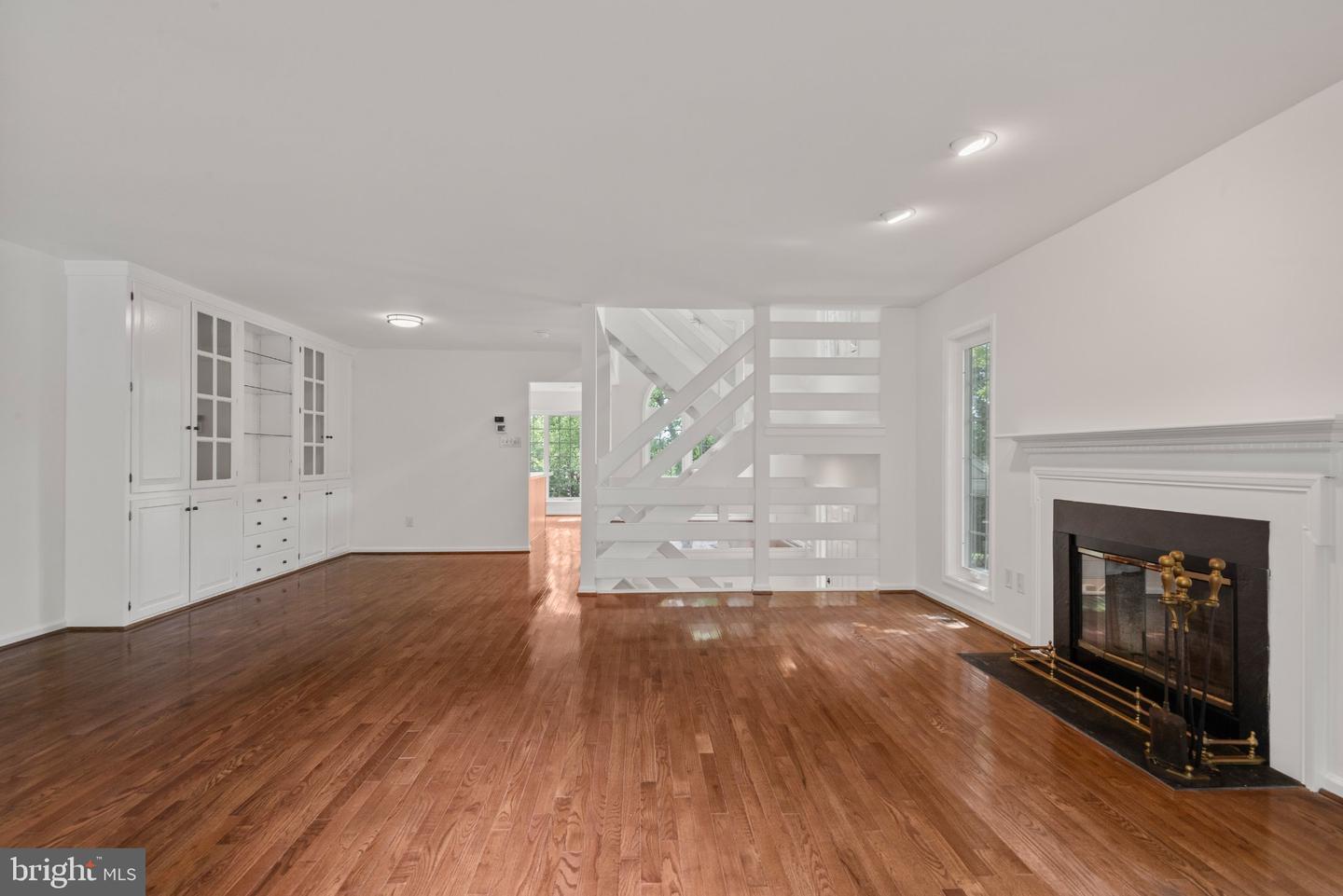 53 Cabot Dr Property Photo 6