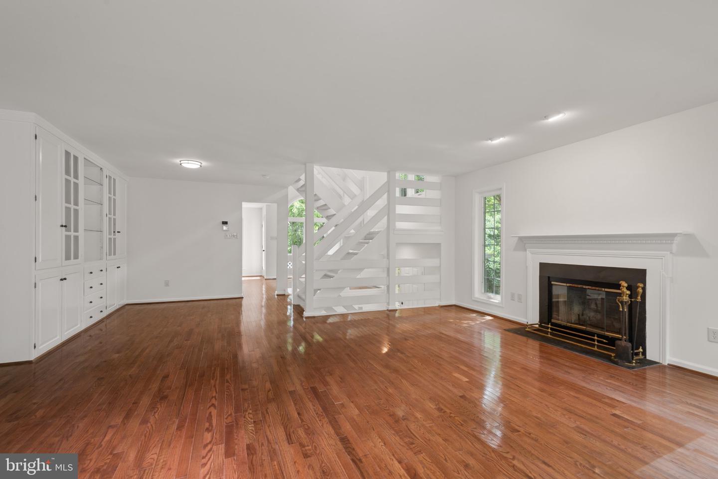 53 Cabot Dr Property Photo 7