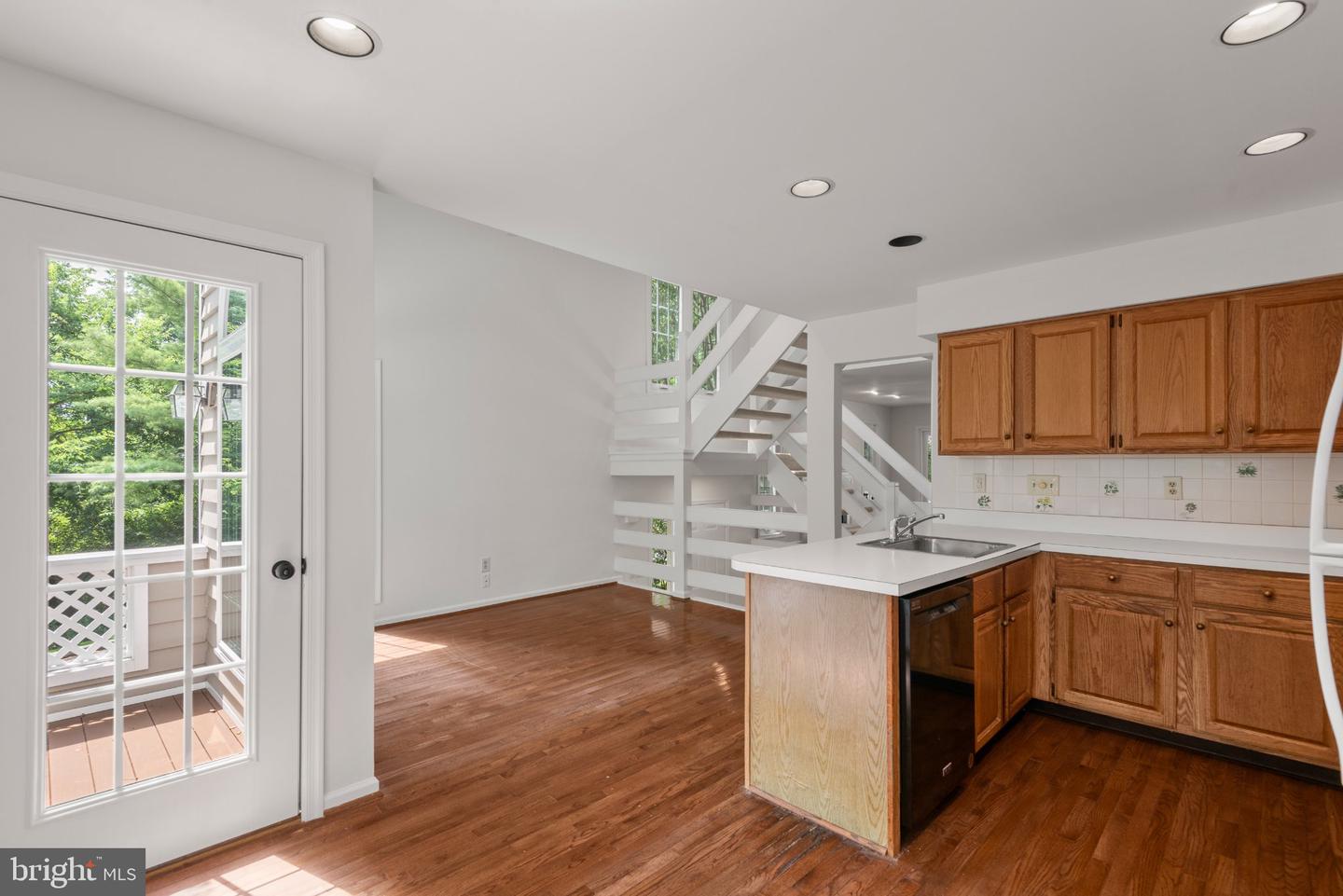53 Cabot Dr Property Photo 10
