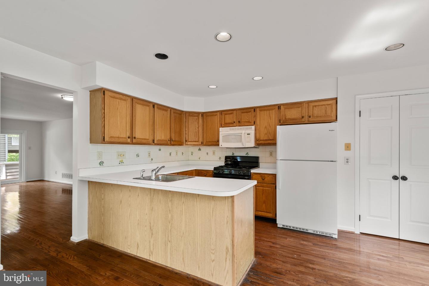 53 Cabot Dr Property Photo 13