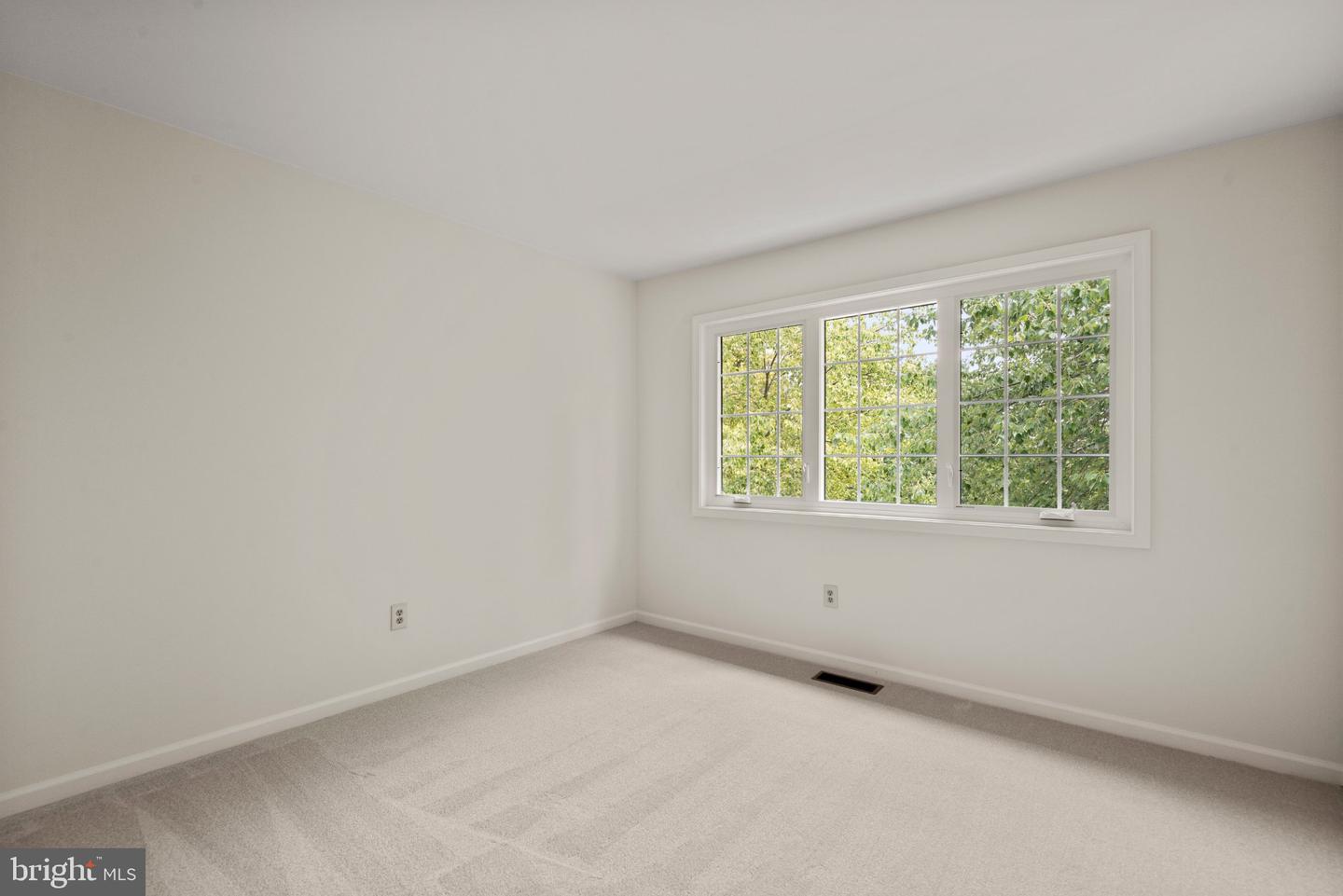 53 Cabot Dr Property Photo 19