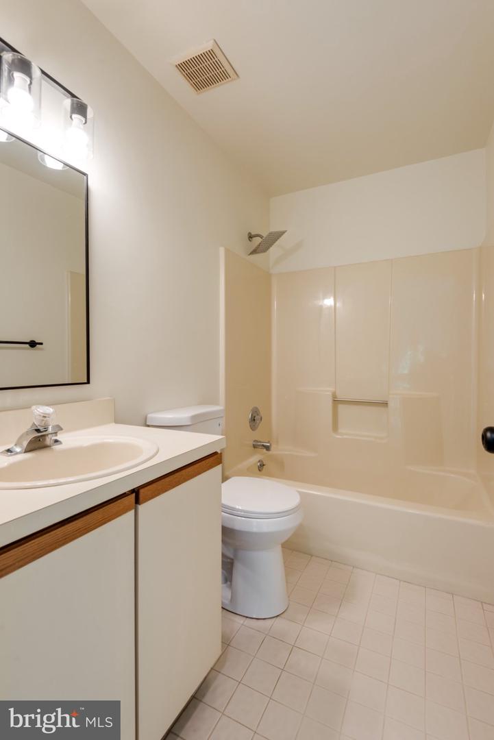 53 Cabot Dr Property Photo 22