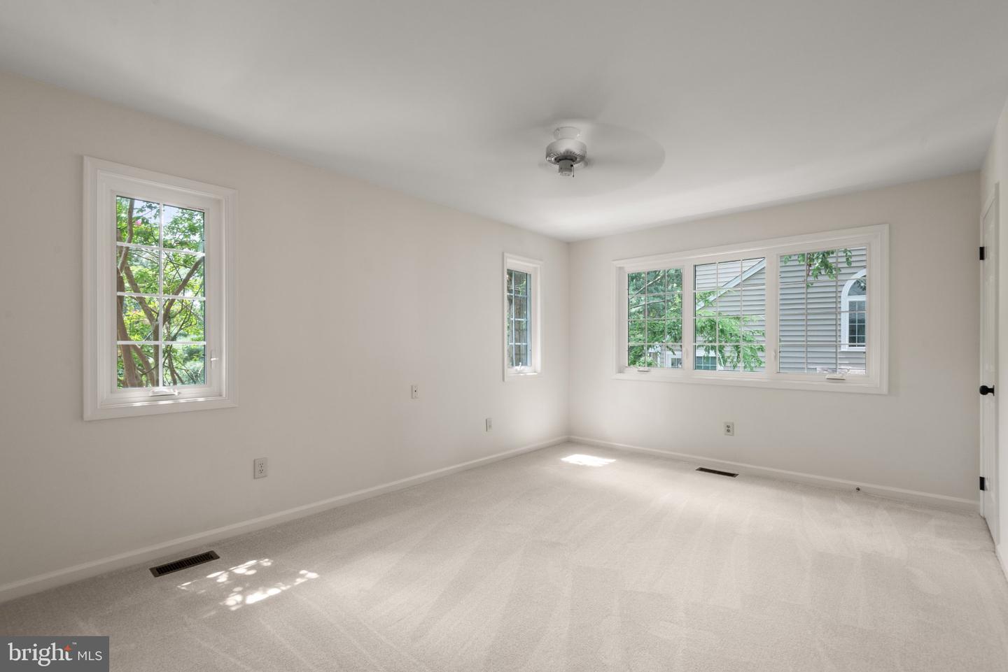 53 Cabot Dr Property Photo 23