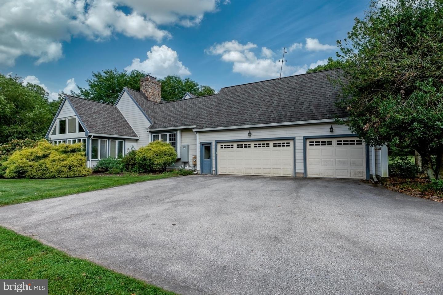 2 Steeplechase Ln Property Photo 6