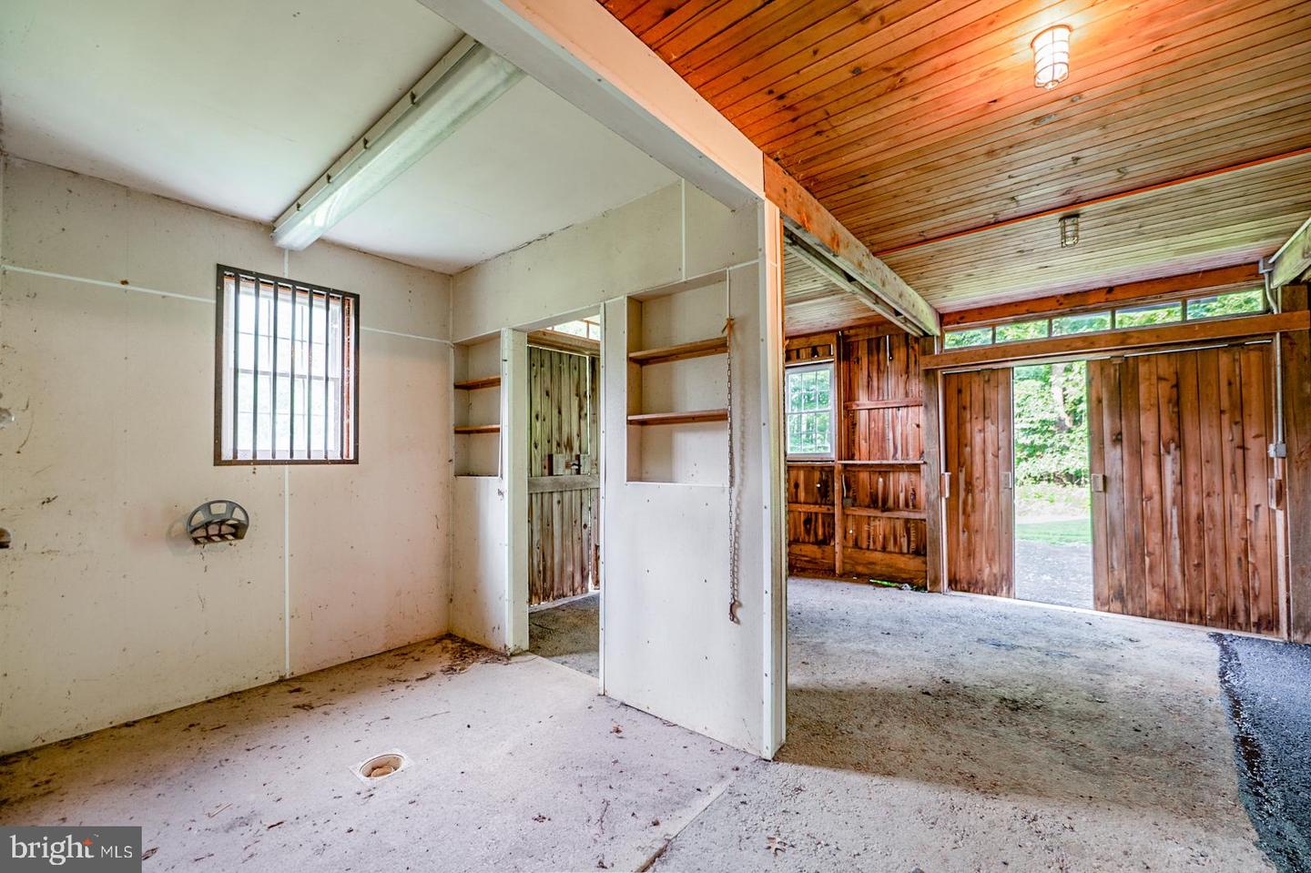 2 Steeplechase Ln Property Photo 13