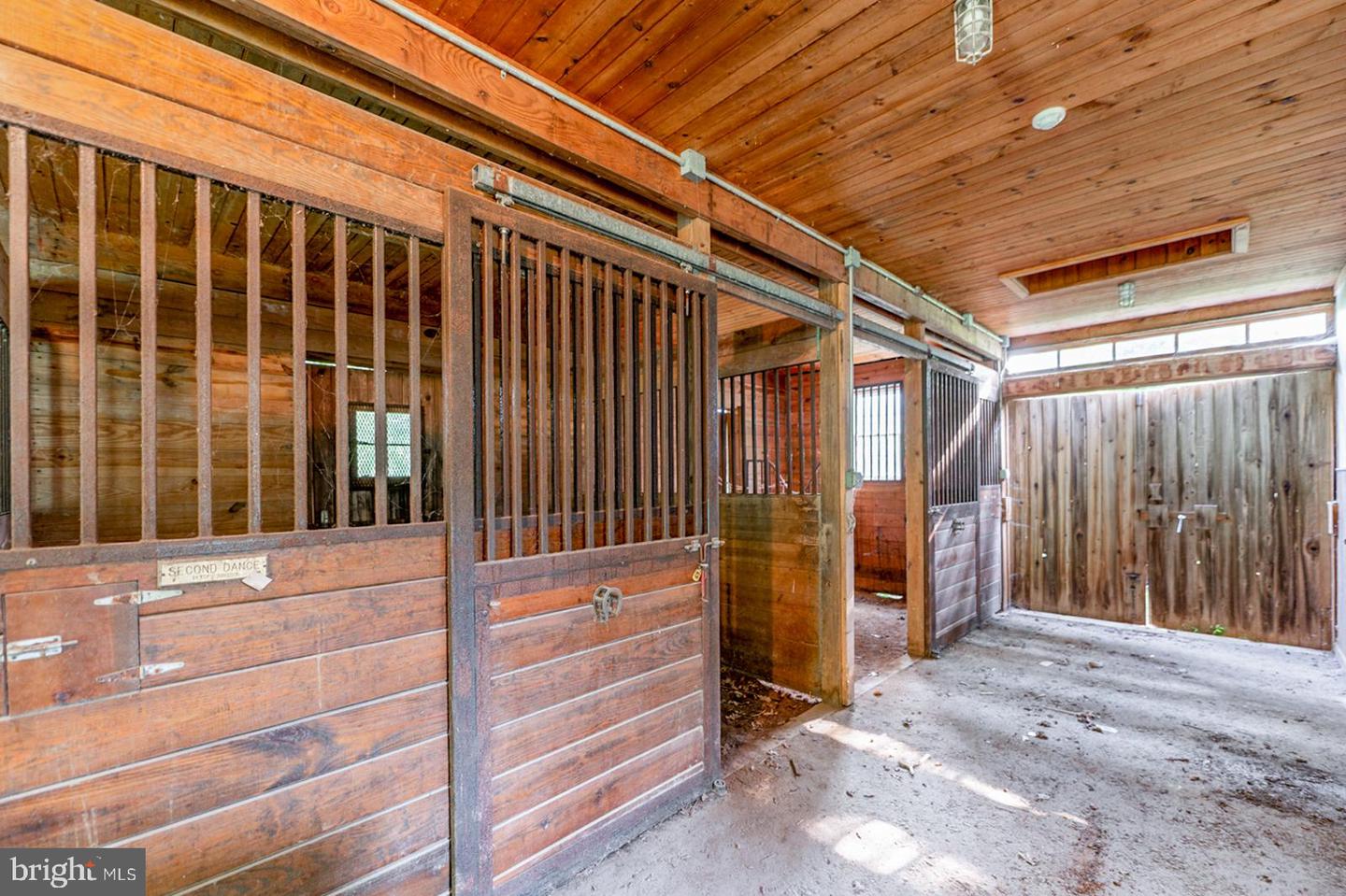 2 Steeplechase Ln Property Photo 14