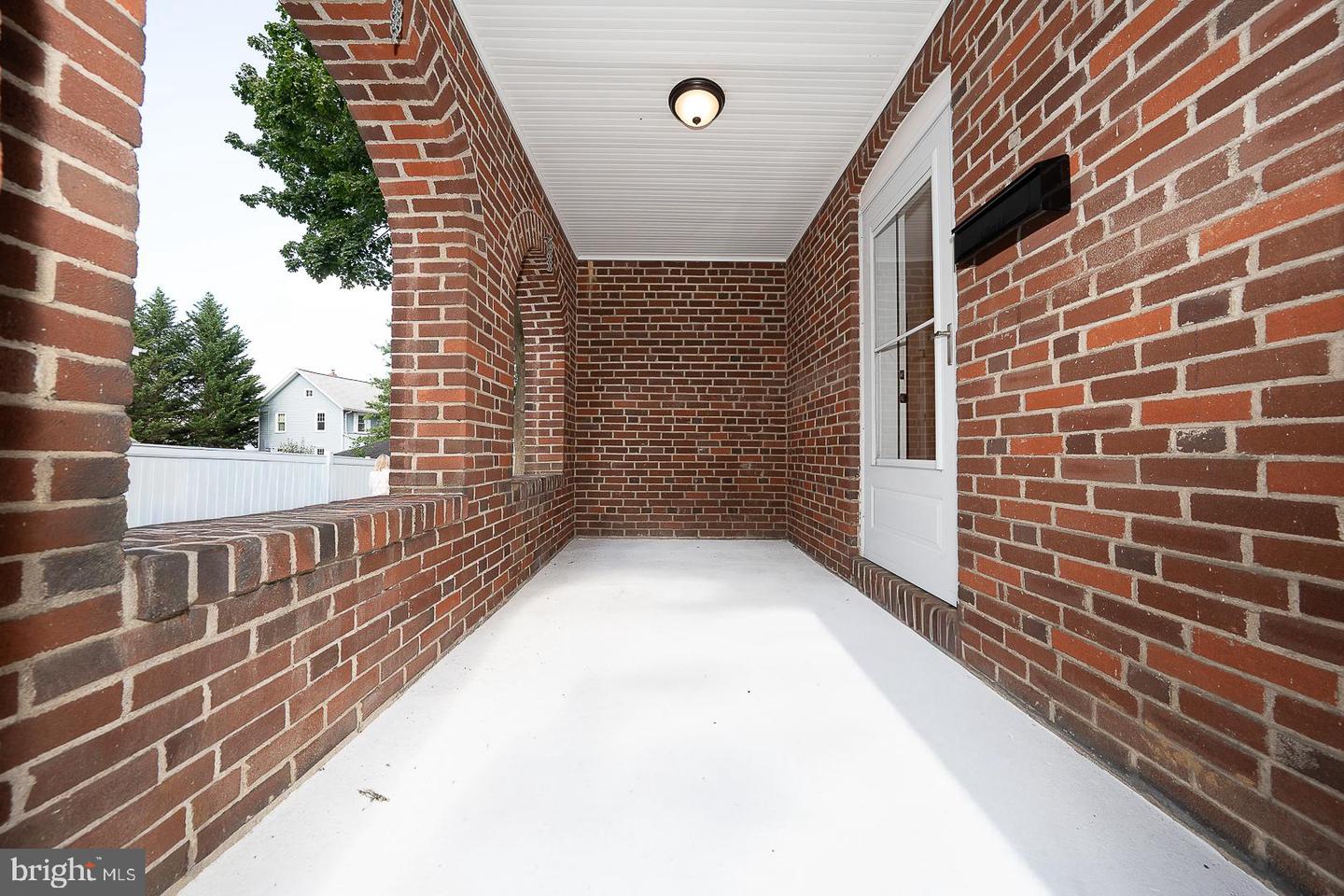107 W Circular Ave Property Photo 2