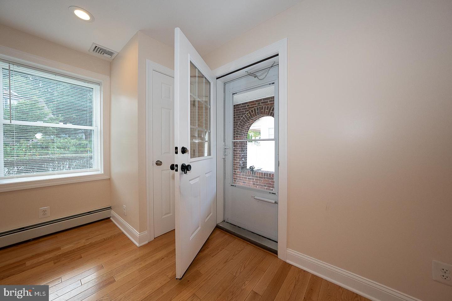 107 W Circular Ave Property Photo 3