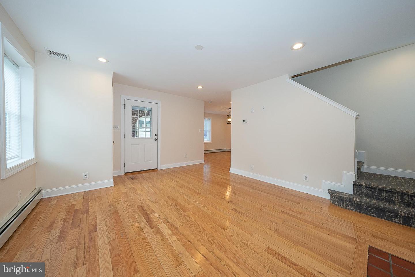 107 W Circular Ave Property Photo 5