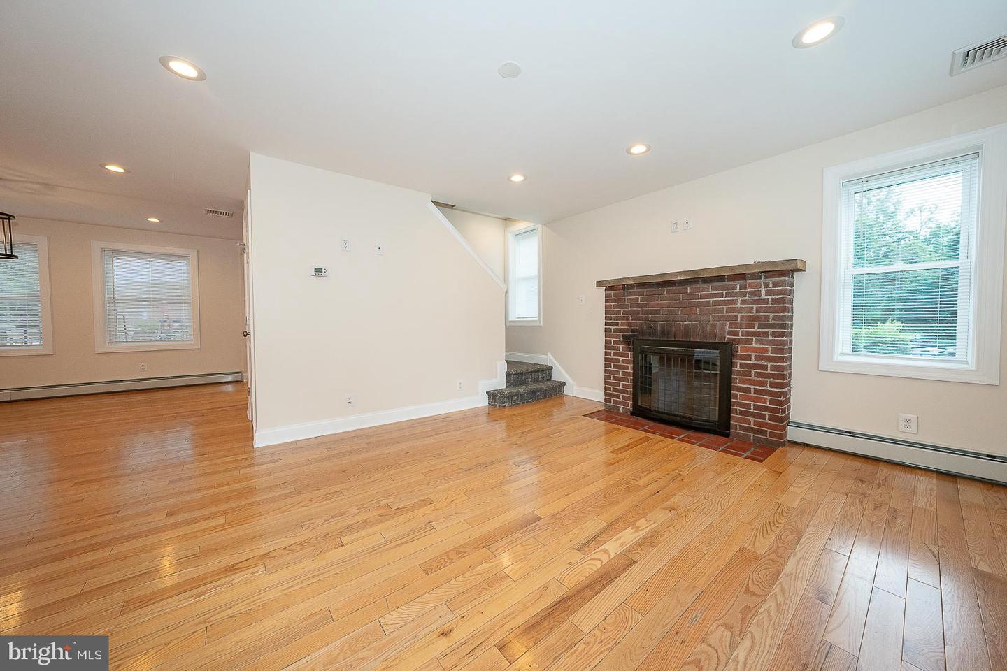107 W Circular Ave Property Photo 7