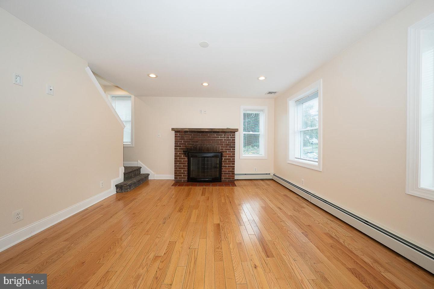 107 W Circular Ave Property Photo 8