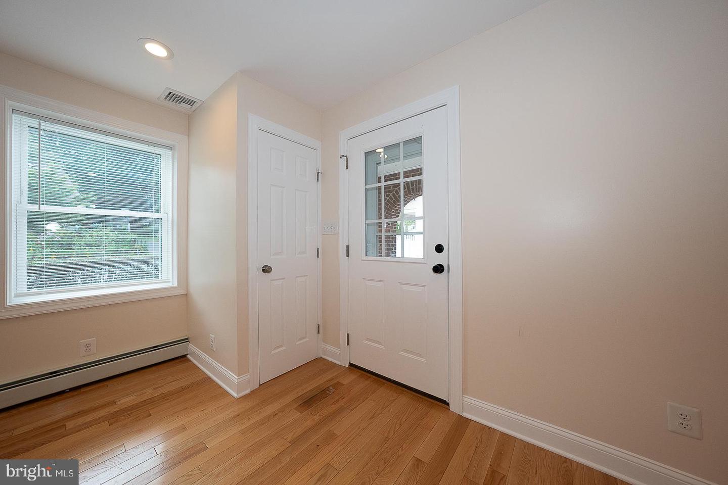 107 W Circular Ave Property Photo 9