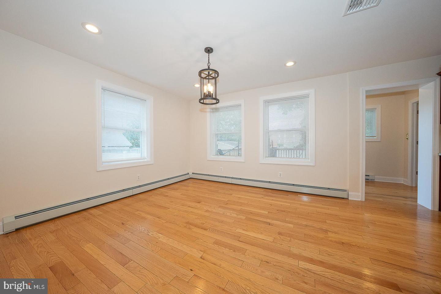 107 W Circular Ave Property Photo 10