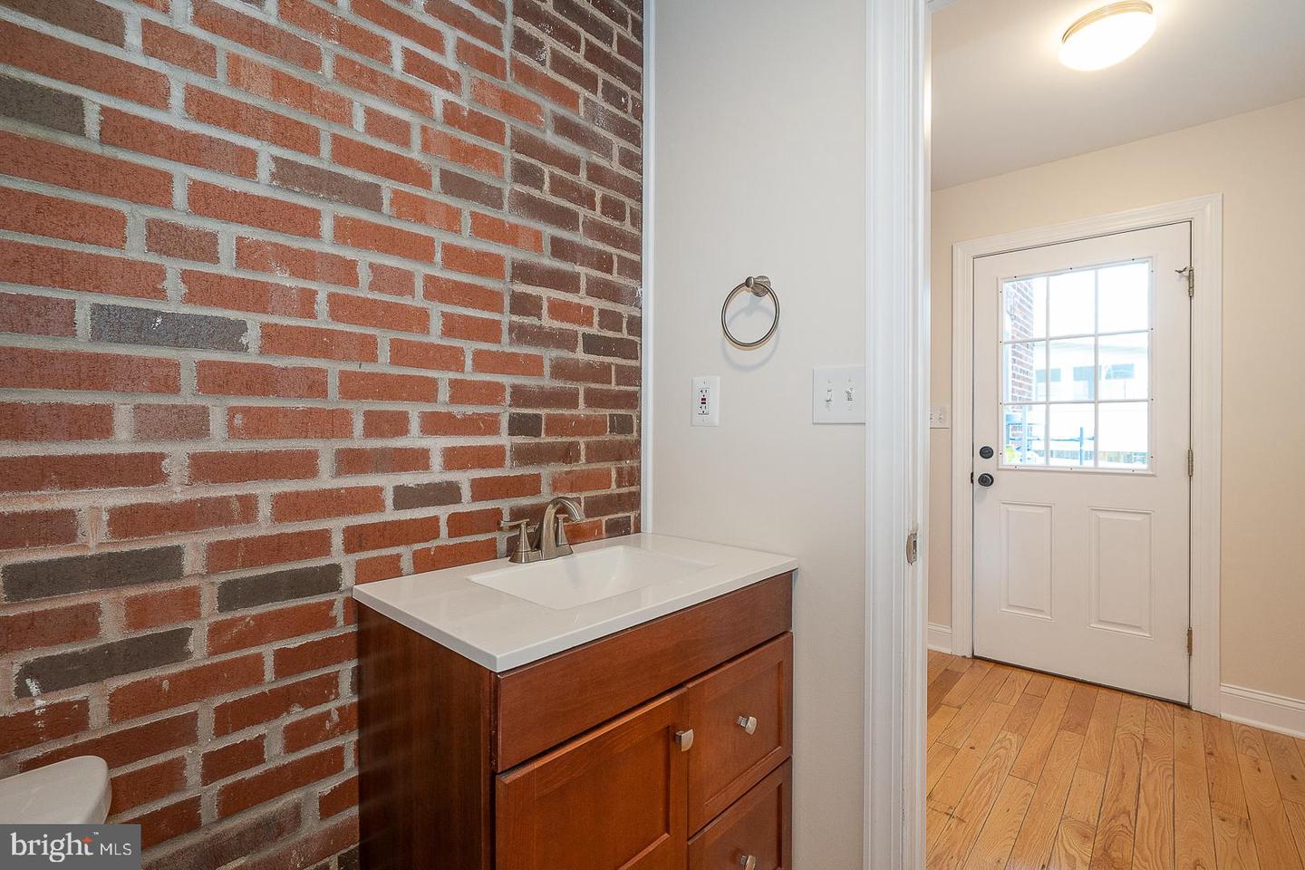 107 W Circular Ave Property Photo 23