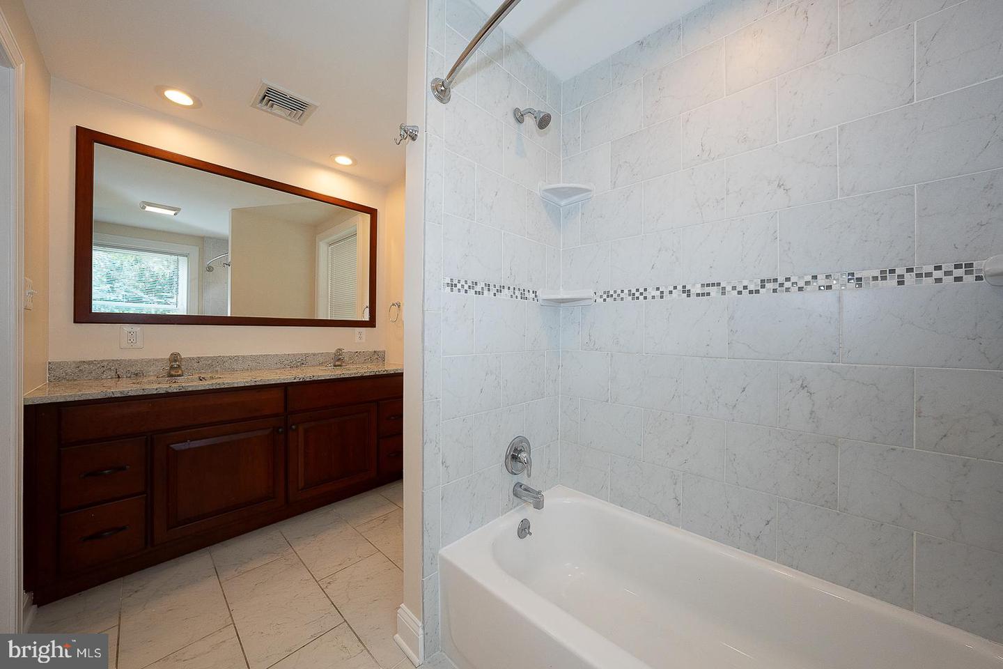 107 W Circular Ave Property Photo 24