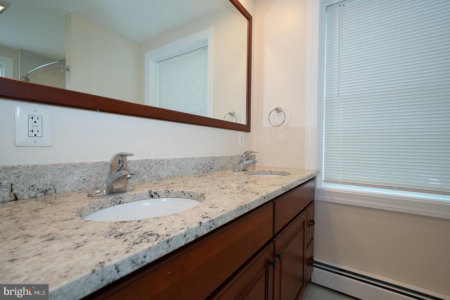 107 W Circular Ave Property Photo 28