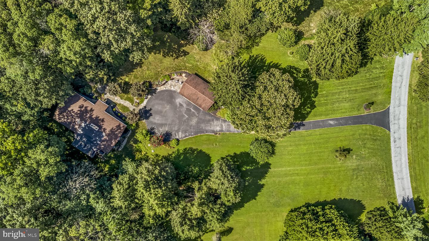 120 Round Hill Rd Property Photo 2