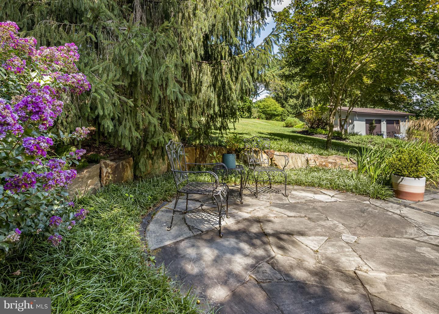120 Round Hill Rd Property Photo 32