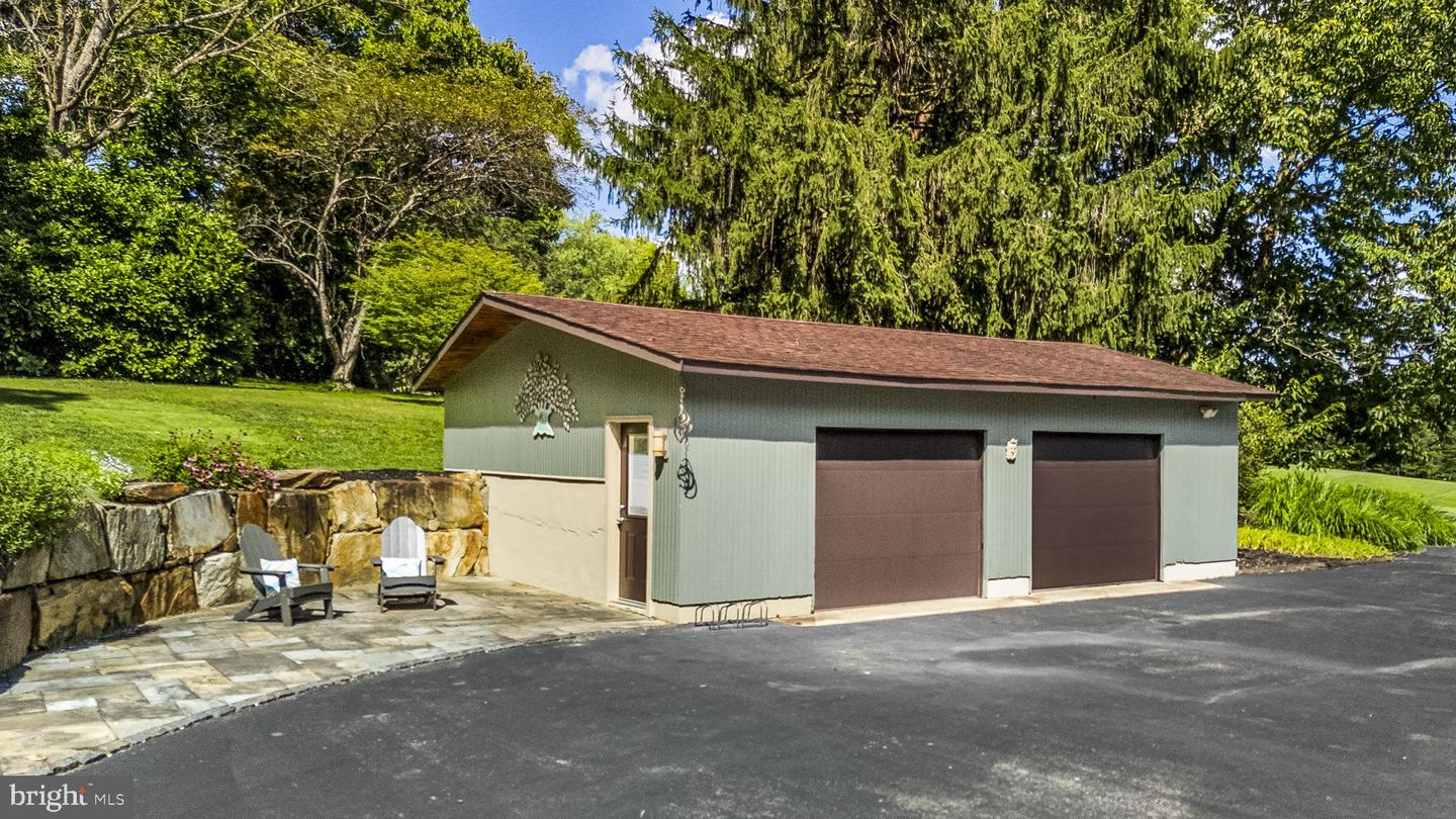 120 Round Hill Rd Property Photo 34