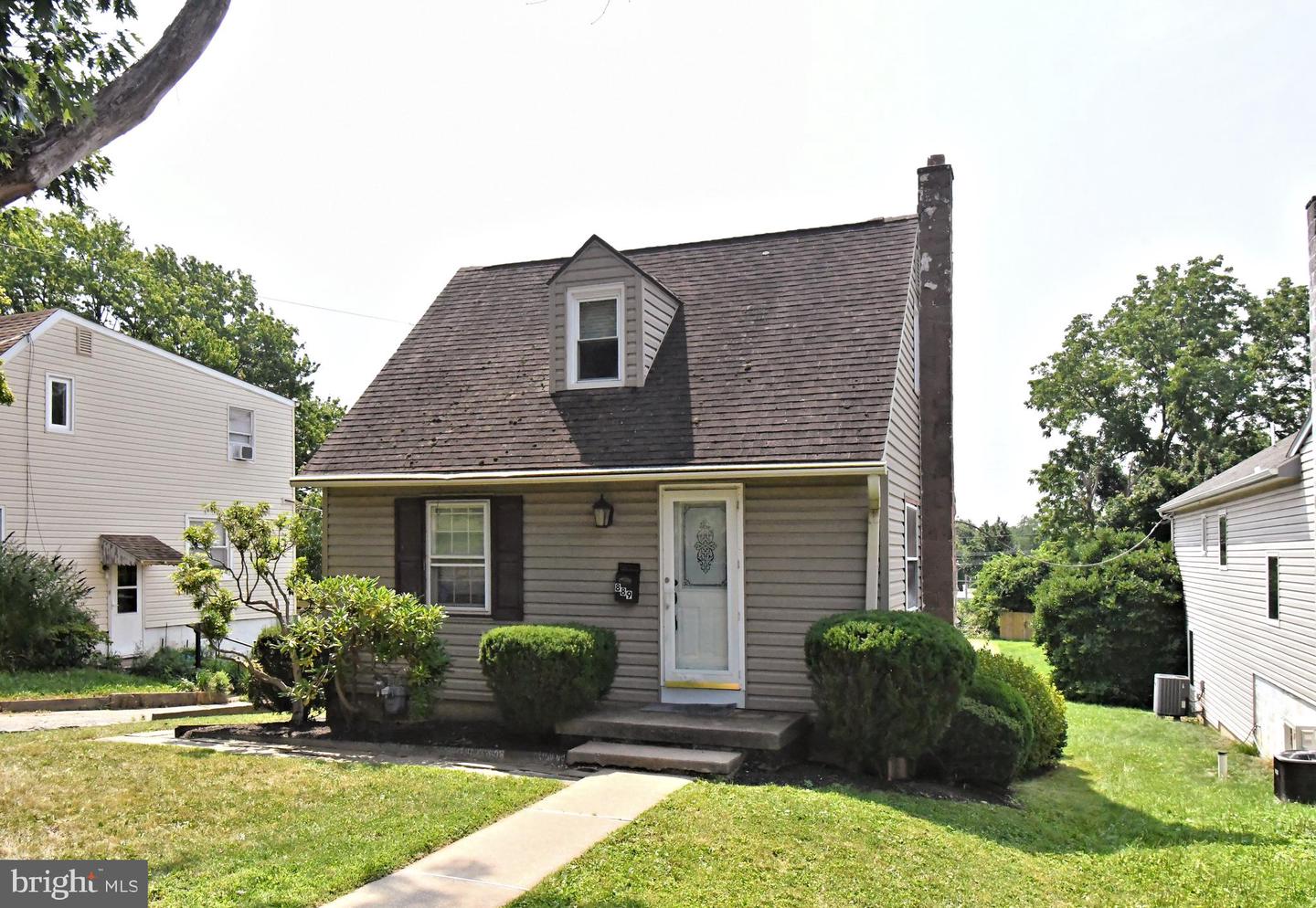 889 Old Lancaster Rd Property Photo 2