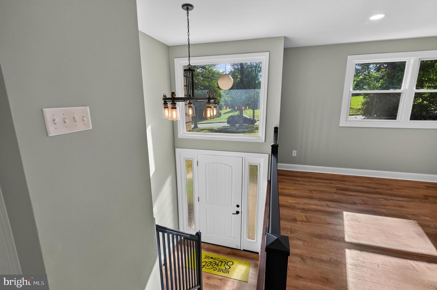 90 Schoolhouse Ln Property Photo 3