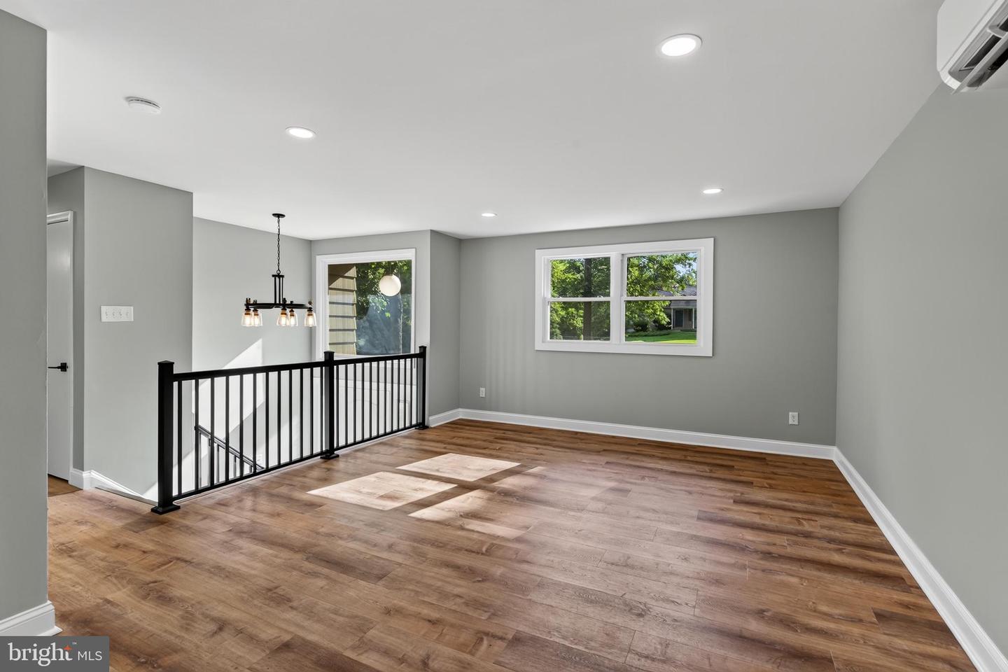 90 Schoolhouse Ln Property Photo 5
