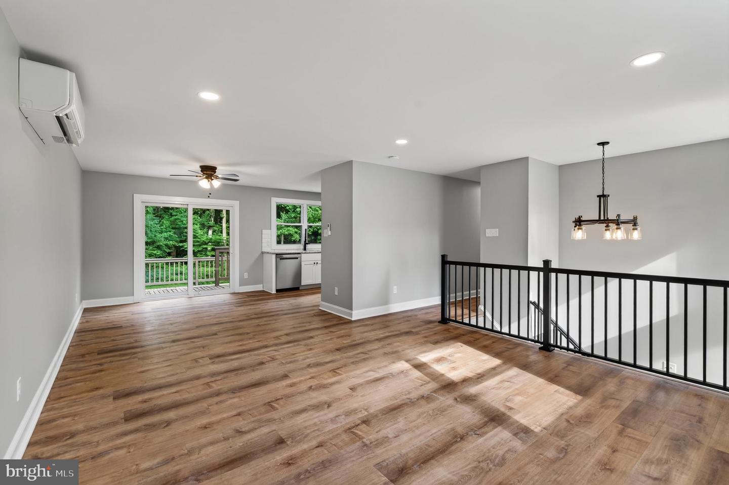 90 Schoolhouse Ln Property Photo 6