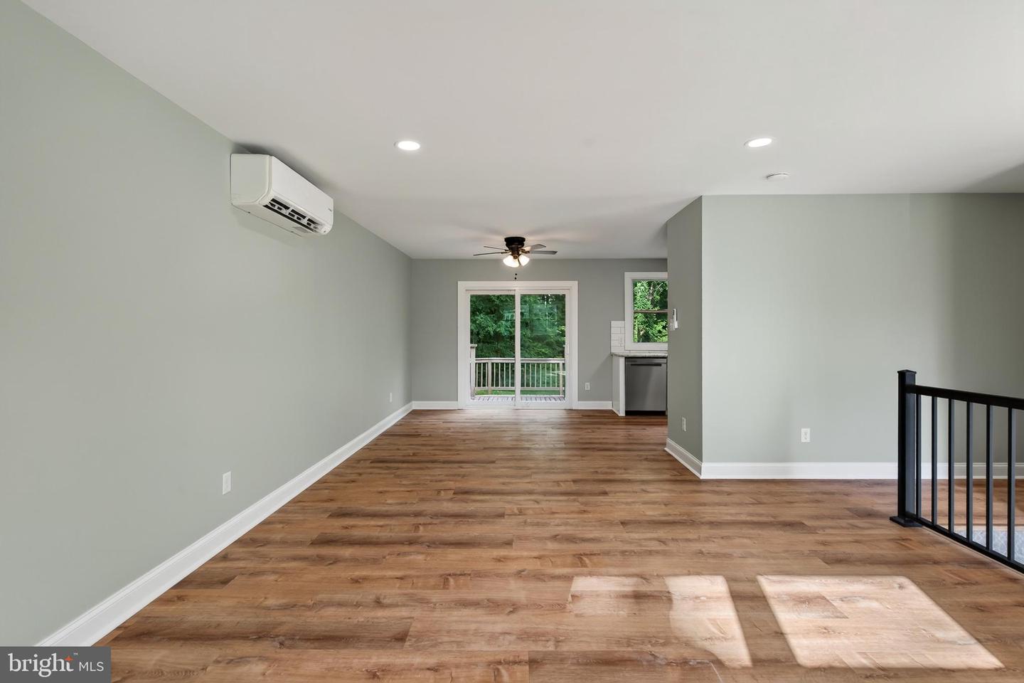 90 Schoolhouse Ln Property Photo 7