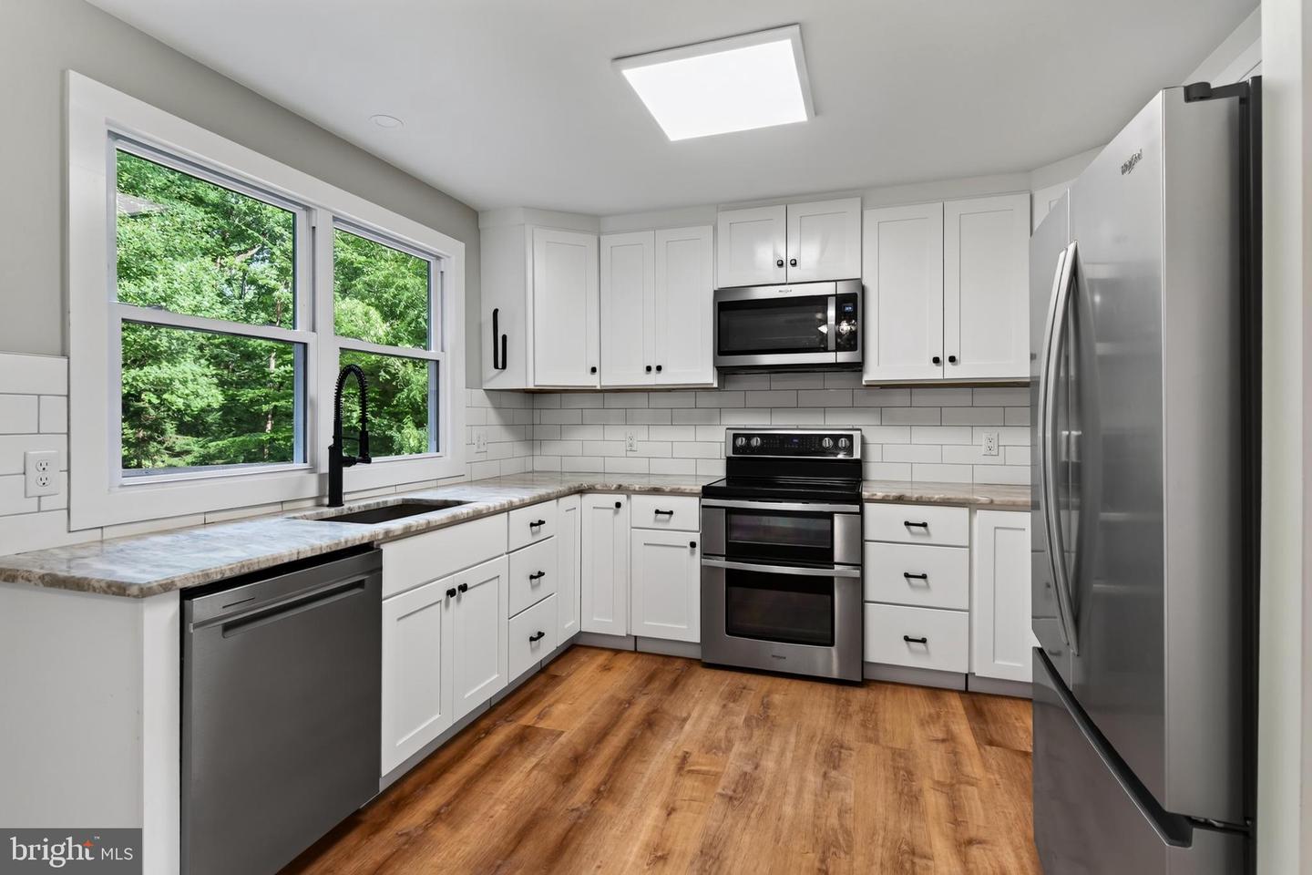 90 Schoolhouse Ln Property Photo 12