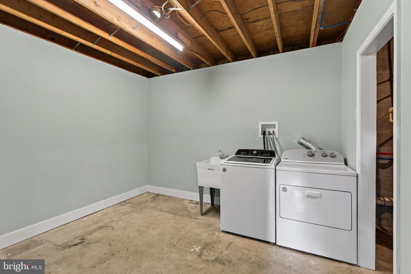 90 Schoolhouse Ln Property Photo 38