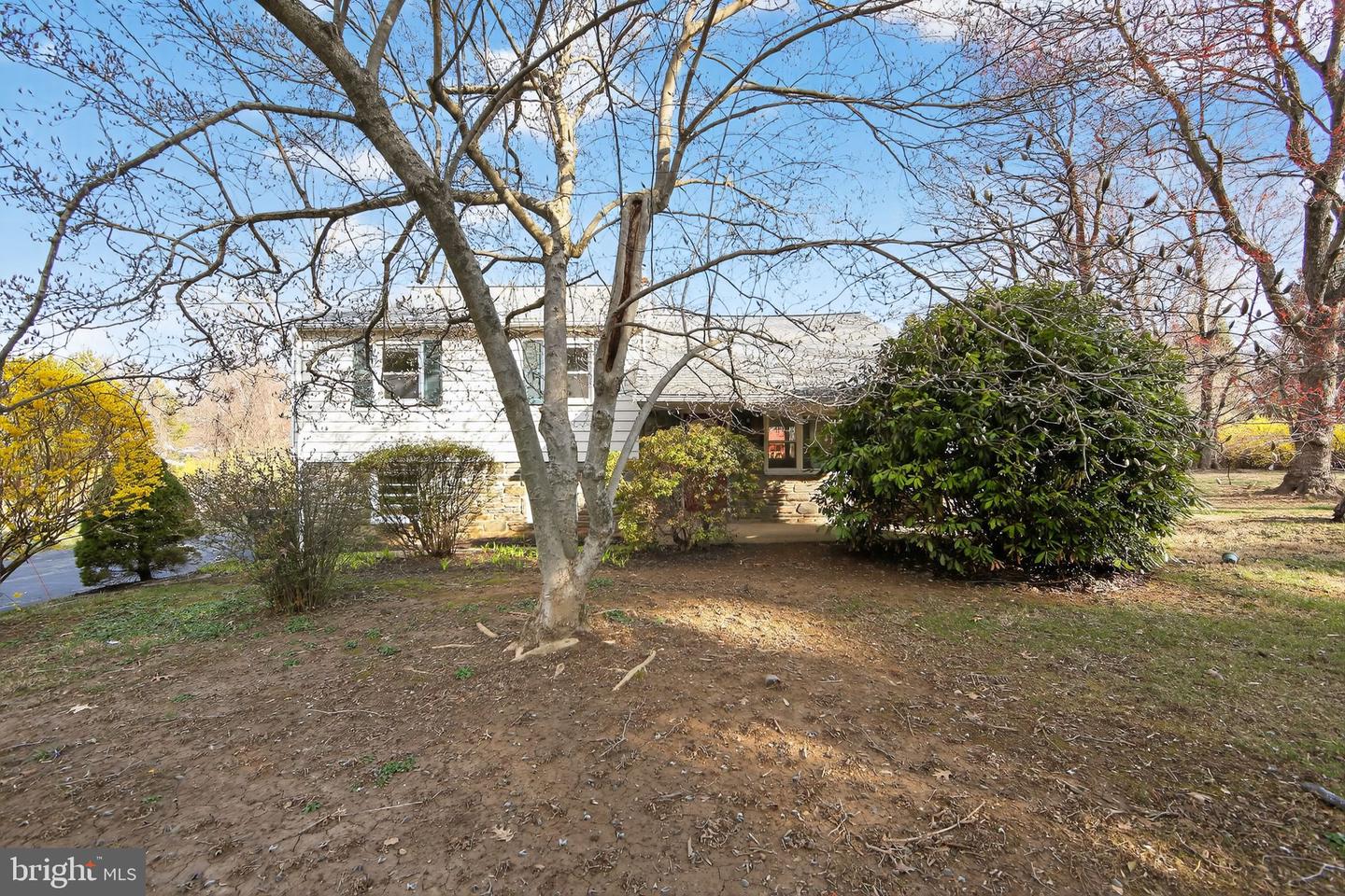1567 Sugartown Rd Property Photo 2