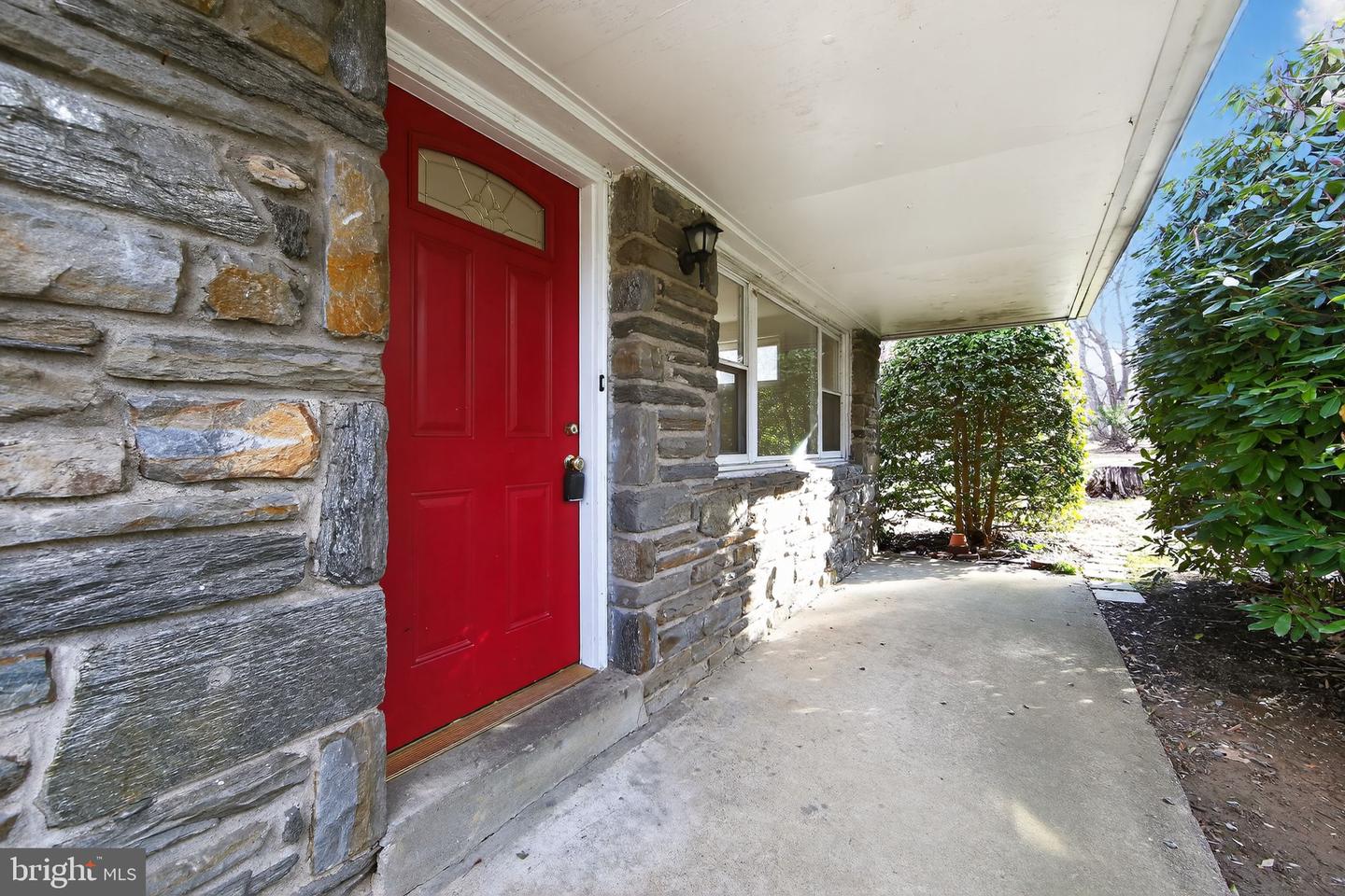 1567 Sugartown Rd Property Photo 3