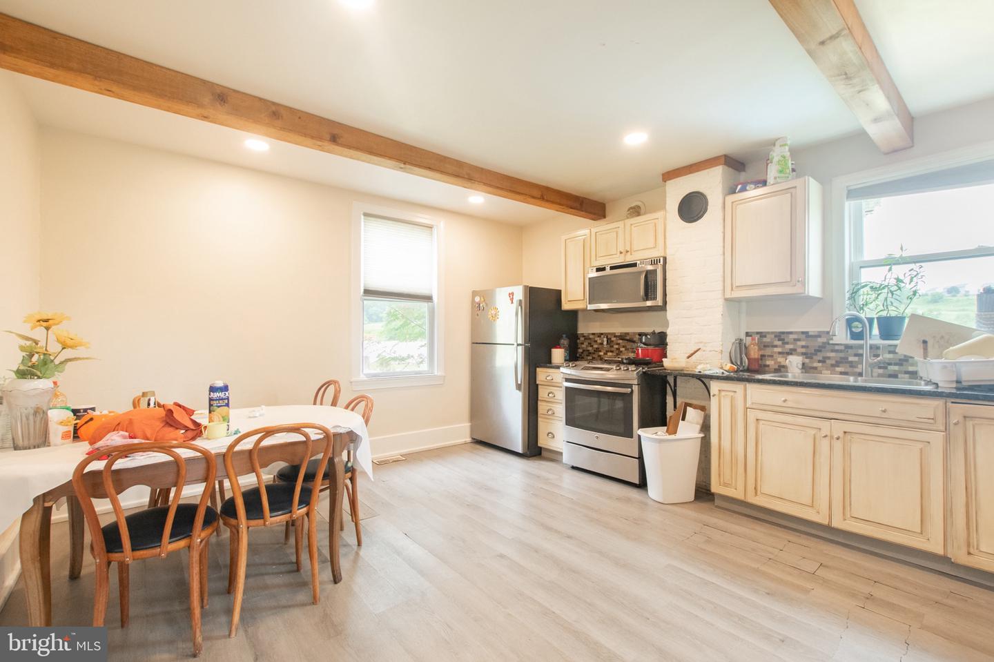 231 State Rd Property Photo 4