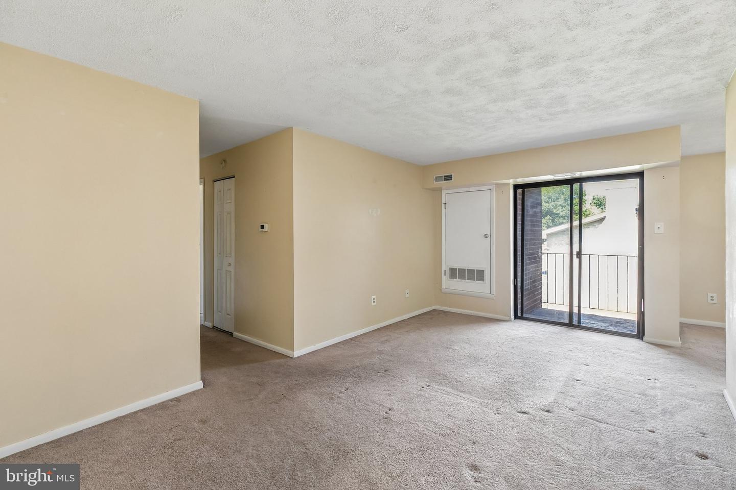 2419 Pond View Dr Property Photo 5