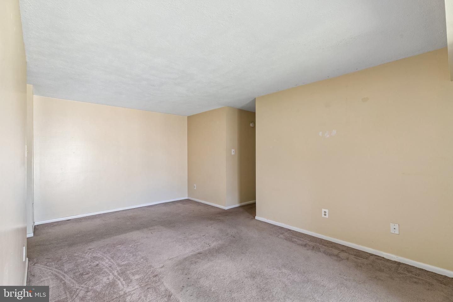2419 Pond View Dr Property Photo 6