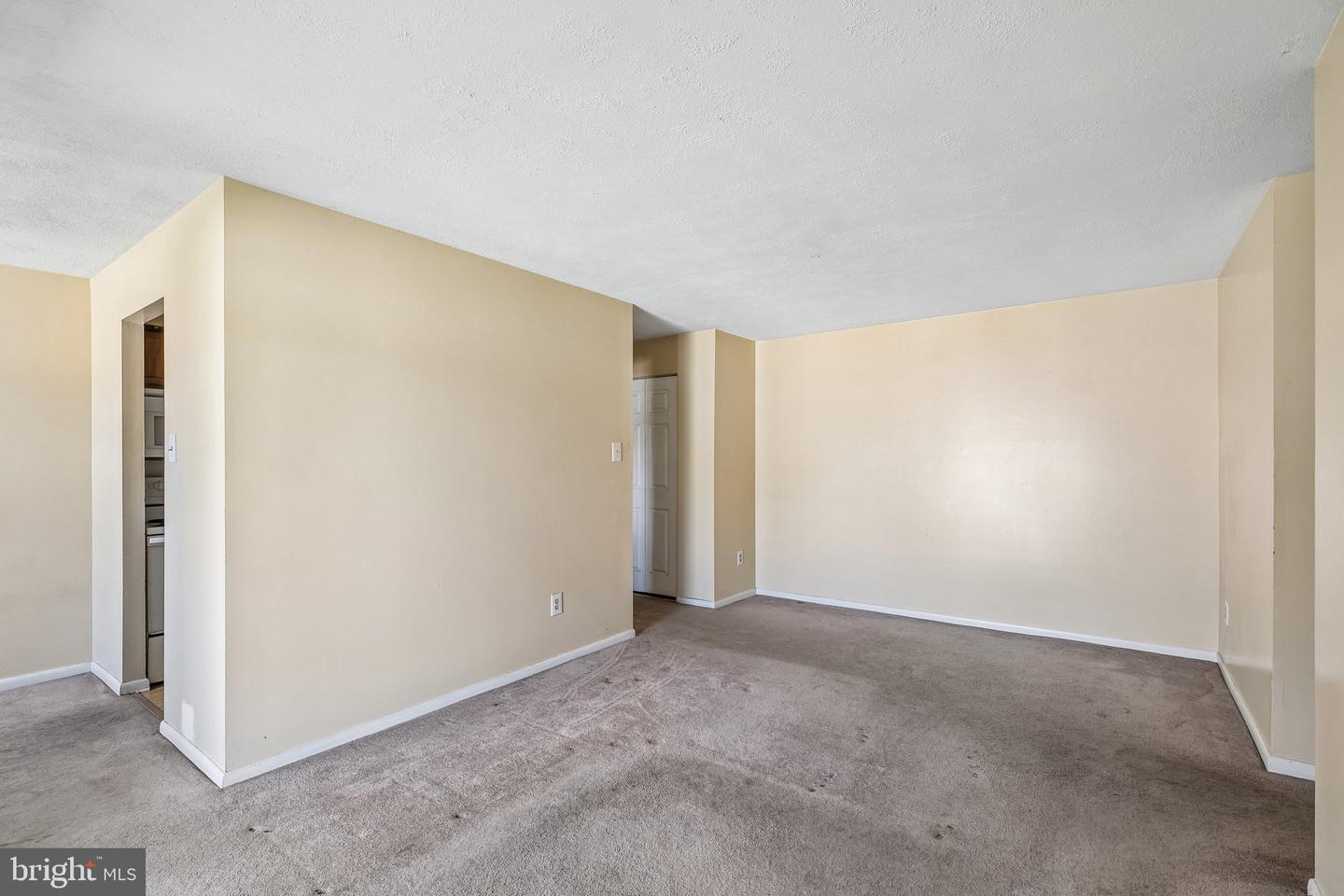 2419 Pond View Dr Property Photo 7