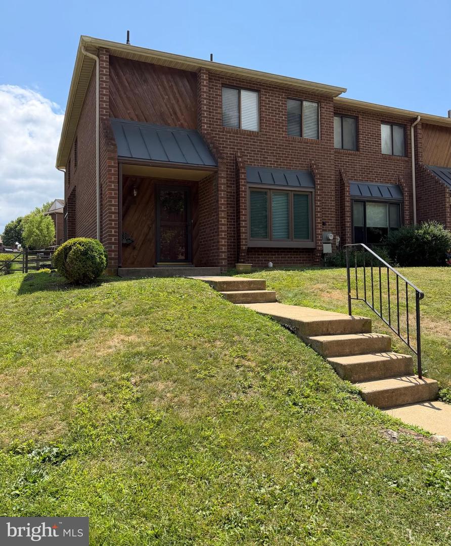 101 Neyland Ct Property Photo 1