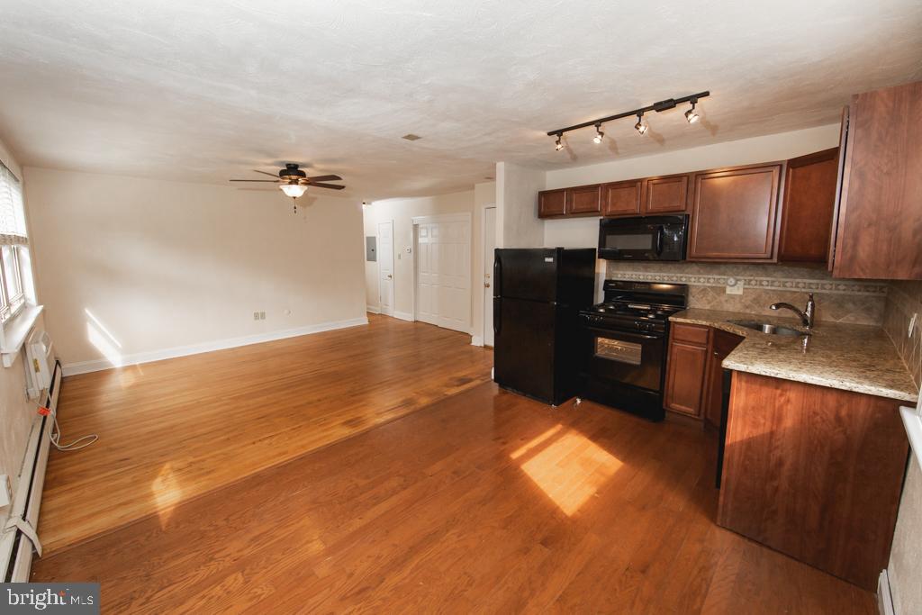 231 Sharpless St #2f Property Photo 3
