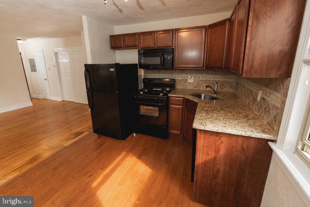 231 Sharpless St #2f Property Photo 4
