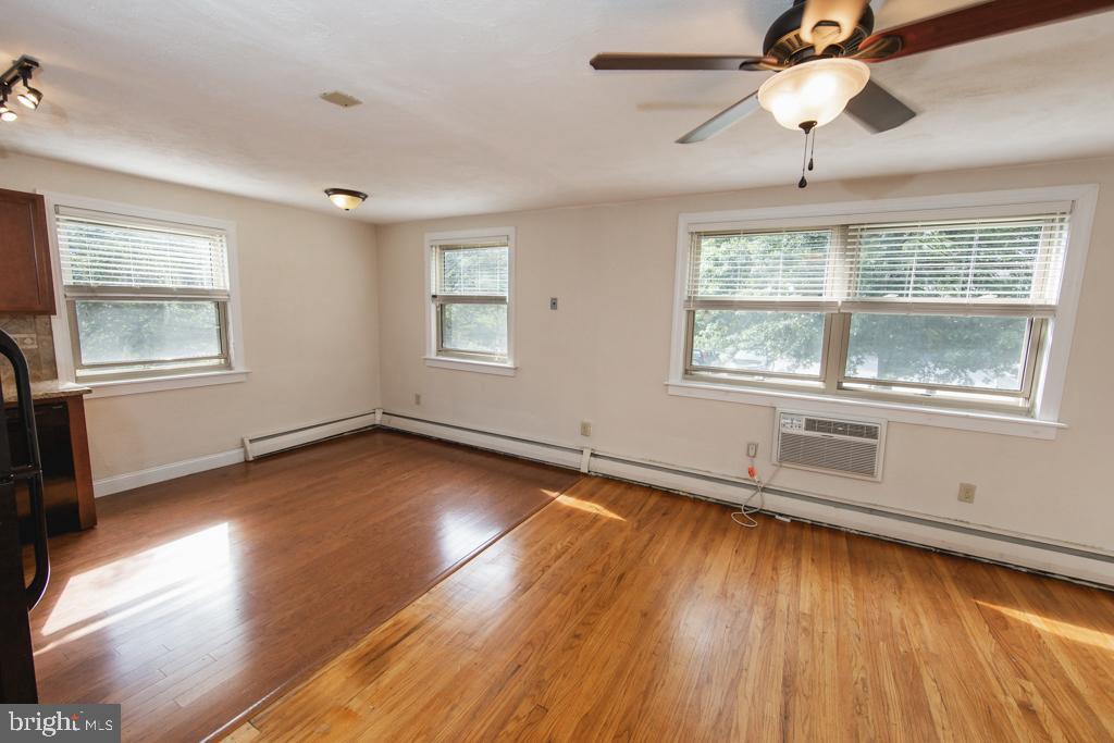 231 Sharpless St #2f Property Photo 8