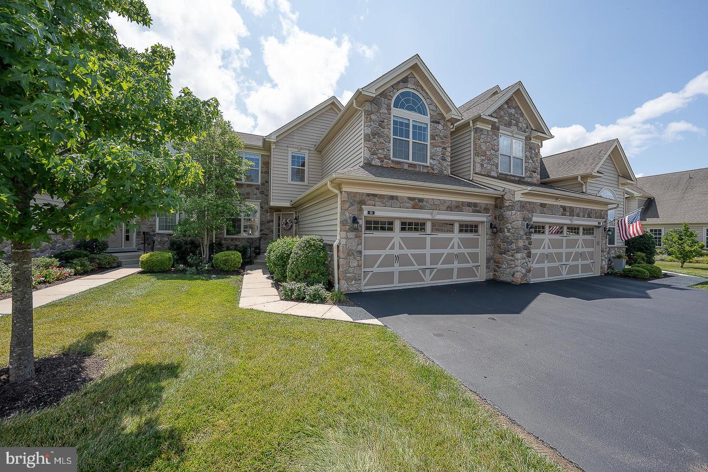 30 MEADOW VIEW LN